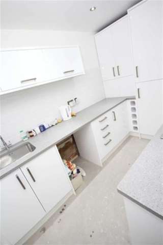  Image of 4 bedroom Terraced house to rent in Kingsland Road London E2 at London, E2 8EB