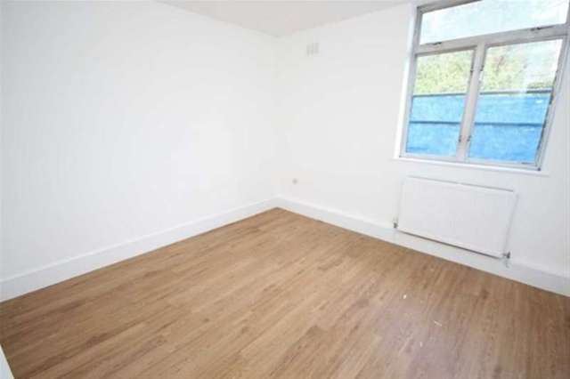  Image of 4 bedroom Terraced house to rent in Kingsland Road London E2 at London, E2 8EB