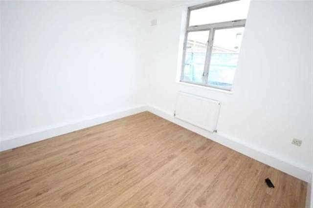  Image of 4 bedroom Terraced house to rent in Kingsland Road London E2 at London, E2 8EB