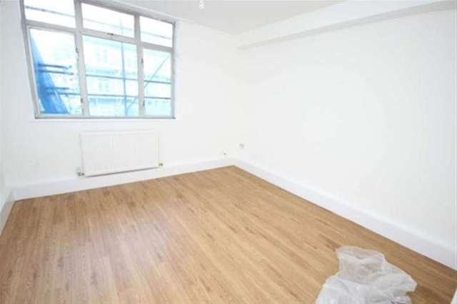  Image of 4 bedroom Terraced house to rent in Kingsland Road London E2 at London, E2 8EB