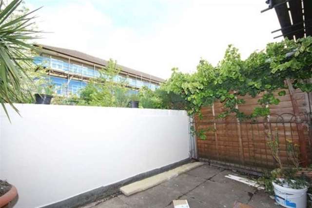  Image of 4 bedroom Terraced house to rent in Kingsland Road London E2 at London, E2 8EB
