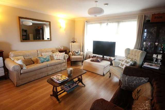 Image of 2 bedroom Flat to rent in Kingston Hill Kingston upon Thames KT2 at Surrey  Kingston Upon Thames, KT2 7PS