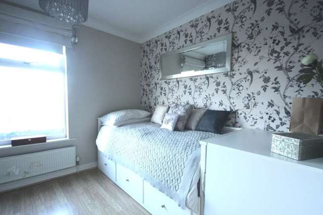  Image of 2 bedroom Flat to rent in Kingston Hill Kingston upon Thames KT2 at Surrey  Kingston Upon Thames, KT2 7PS
