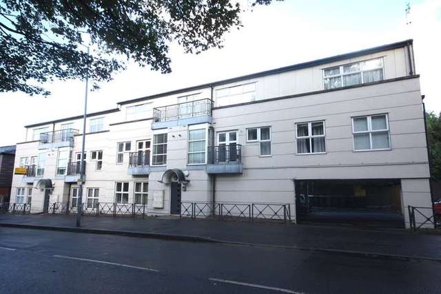  Image of 2 bedroom Flat to rent in Kingston Hill Kingston upon Thames KT2 at Surrey  Kingston Upon Thames, KT2 7PS