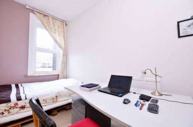  Image of 1 bedroom Flat to rent in Kingston Hill Kingston upon Thames KT2 at Surrey  Kingston Upon Thames, KT2 7NH