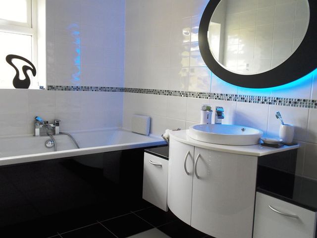  Image of 3 bedroom Detached house for sale in Kingsway Drive Kings Norton Birmingham B38 at Kingsway Drive  Birmingham, B38 8TJ