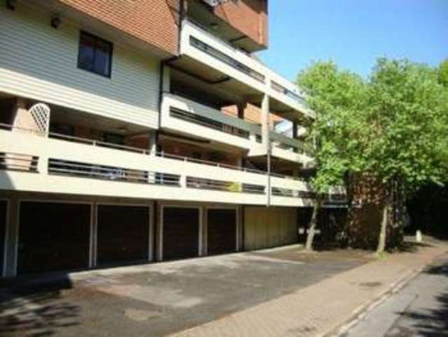  Image of 1 bedroom Flat to rent in Kingsway Gardens Andover SP10 at Kingsway Gardens  Andover, SP10 4BH