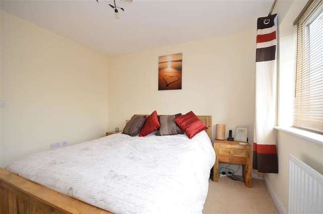  Image of 4 bedroom Town House for sale in Lakeside Avenue Faversham ME13 at Faversham Kent Faversham, ME13 7FE