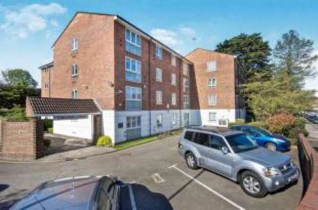  Image of 2 bedroom Flat for sale in Bridge Lane London NW11 at 131 Bridge Lane London Hampstead Garden Suburb, NW11 9LA