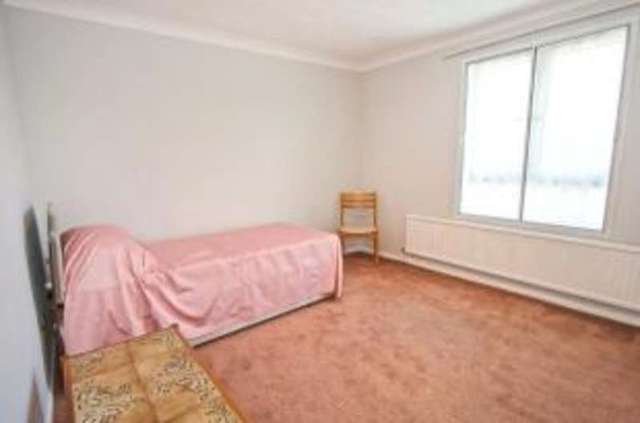  Image of 2 bedroom Flat for sale in Bridge Lane London NW11 at 131 Bridge Lane London Hampstead Garden Suburb, NW11 9LA