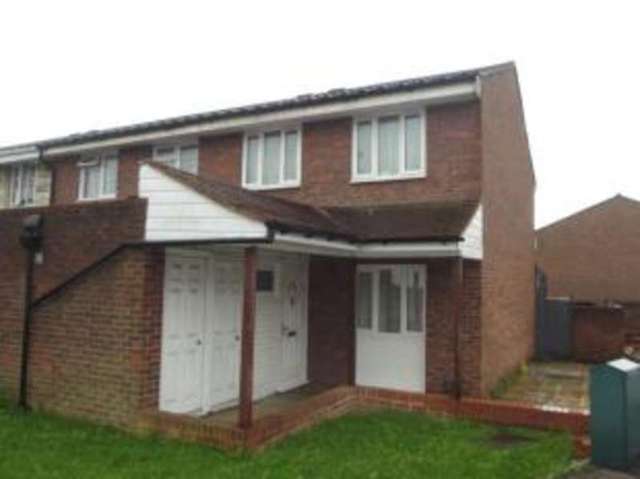  Image of 3 bedroom End of Terrace for sale in Lancaster Road Northolt UB5 at Northolt  Northolt, UB5 4TG