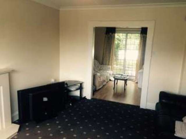  Image of 3 bedroom Semi-Detached house to rent in Langdale Drive Huddersfield HD5 at Langdale Drive  Huddersfield, HD5 9EW