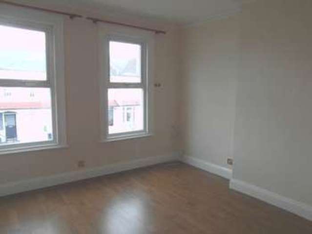  Image of 3 bedroom Terraced house to rent in Langdale Road Thornton Heath CR7 at Langdale Road  Thornton Heath, CR7 7PS