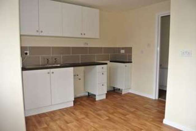  Image of 2 bedroom Flat for sale in Larch Close Grantham NG31 at Larch Close  Grantham, NG31 7XL