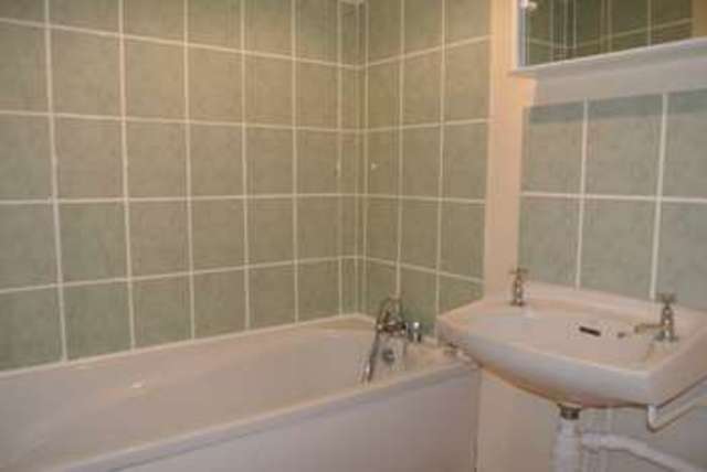  Image of 2 bedroom Flat for sale in Larch Close Grantham NG31 at Larch Close  Grantham, NG31 7XL