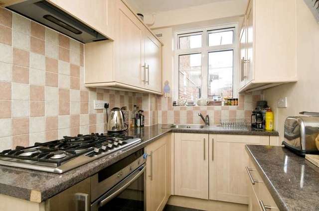  Image of 2 bedroom Flat to rent in Hammersmith Road London W6 at Latymer Court  Hammersmith Road, W6 7JG