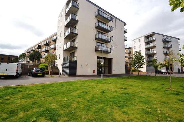  Image of 2 bedroom Apartment to rent in Durnsford Road London SW19 at Haydons Road, SW19 8FP