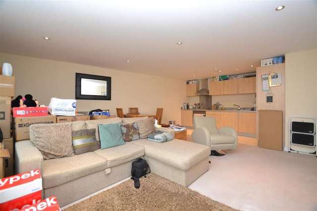  Image of 2 bedroom Apartment to rent in Durnsford Road London SW19 at Haydons Road, SW19 8FP