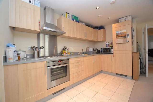  Image of 2 bedroom Apartment to rent in Durnsford Road London SW19 at Haydons Road, SW19 8FP