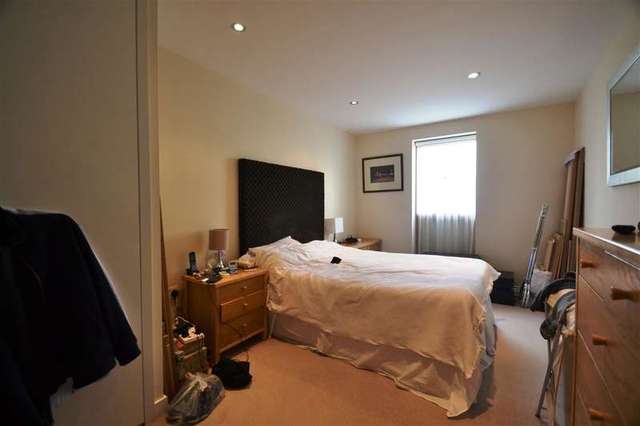 Image of 2 bedroom Apartment to rent in Durnsford Road London SW19 at Haydons Road, SW19 8FP