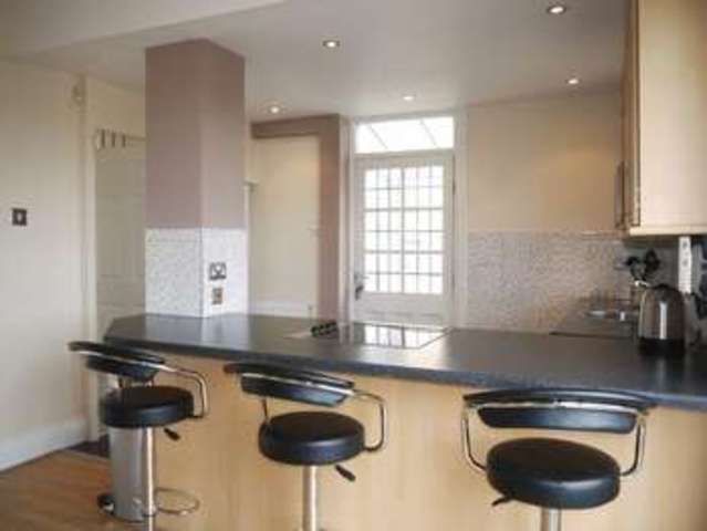  Image of 3 bedroom Semi-Detached house to rent in Leamington Drive Apperley Bridge Bradford BD10 at Leamington Drive Idle Bradford, BD10 9ST