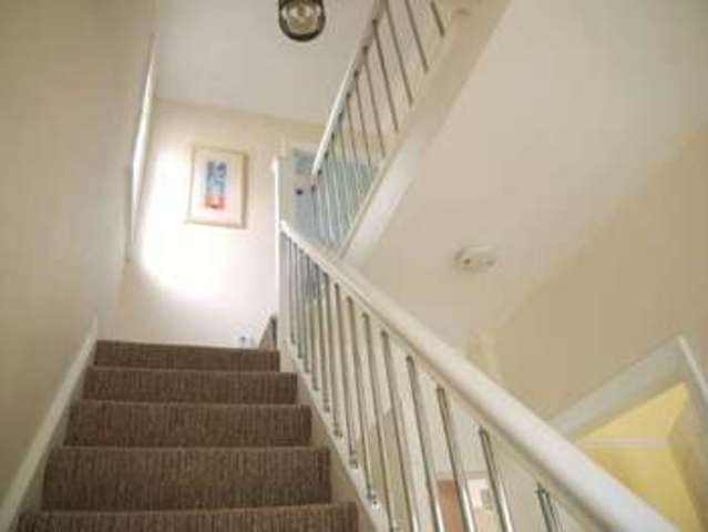  Image of 3 bedroom Semi-Detached house to rent in Leamington Drive Apperley Bridge Bradford BD10 at Leamington Drive Idle Bradford, BD10 9ST
