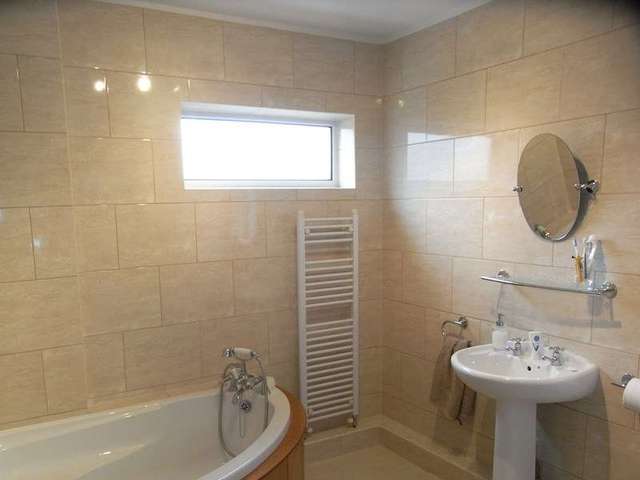  Image of 4 bedroom Semi-Detached house for sale in Leeside Barnet EN5 at Leeside  Barnet, EN5 2PD