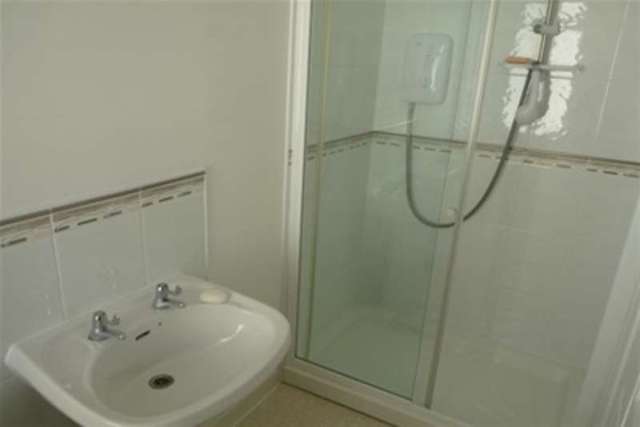  Image of 4 bedroom Detached house to rent in Leicester Road Glen Parva Leicester LE2 at Leicester, LE2 9HJ
