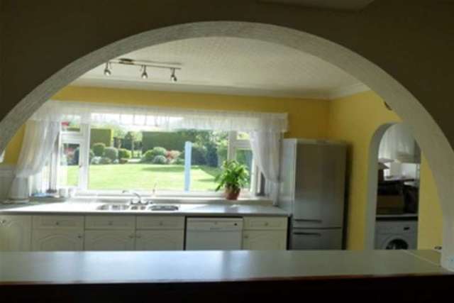  Image of 4 bedroom Detached house to rent in Leicester Road Glen Parva Leicester LE2 at Leicester, LE2 9HJ