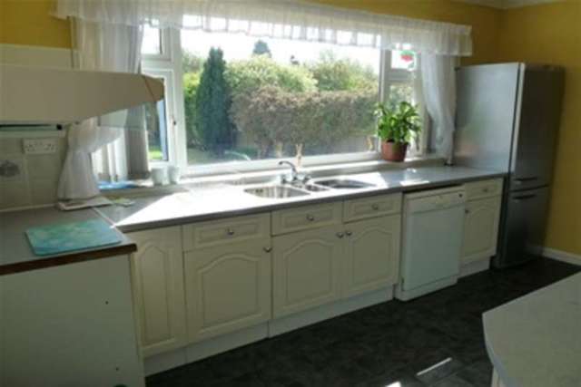  Image of 4 bedroom Detached house to rent in Leicester Road Glen Parva Leicester LE2 at Leicester, LE2 9HJ