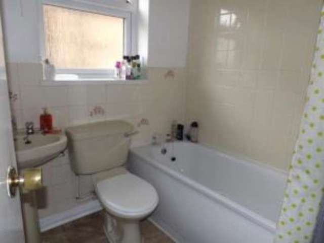  Image of 2 bedroom Maisonette for sale in Lenton Manor Lenton Nottingham NG7 at Nottingham Nottinghamshire Nottingham, NG7 2FP