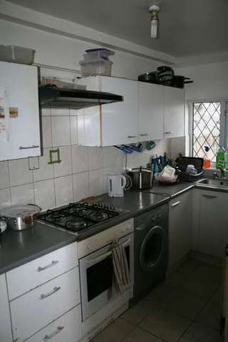  Image of Terraced house to rent in Ley Street Ilford IG1 at Ley Street  Ilford, IG1 4BW