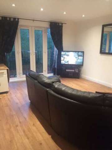  Image of 2 bedroom Flat to rent in Lindie Gardens Uxbridge UB8 at Lindie Gardens  Uxbridge, UB8 1GR