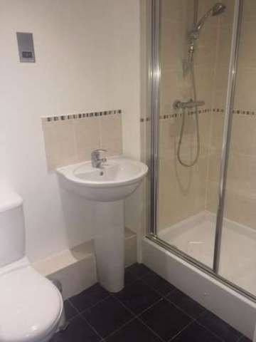  Image of 2 bedroom Flat to rent in Lindie Gardens Uxbridge UB8 at Lindie Gardens  Uxbridge, UB8 1GR