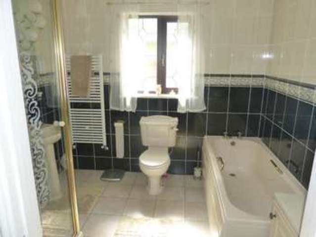  Image of 3 bedroom Bungalow for sale in Clynderwen SA66 at Clynderwen Pembrokeshire Clynderwen, SA66 7NJ