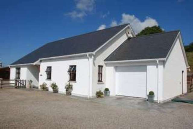  Image of 3 bedroom Detached house for sale in Llwynygroes Tregaron SY25 at Llwynygroes Tregaron, SY25 6QB