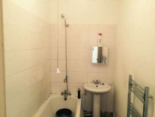  Image of 2 bedroom Terraced house to rent in Lockwood Road Lockwood Huddersfield HD1 at Lockwood Road  Huddersfield, HD1 3TG
