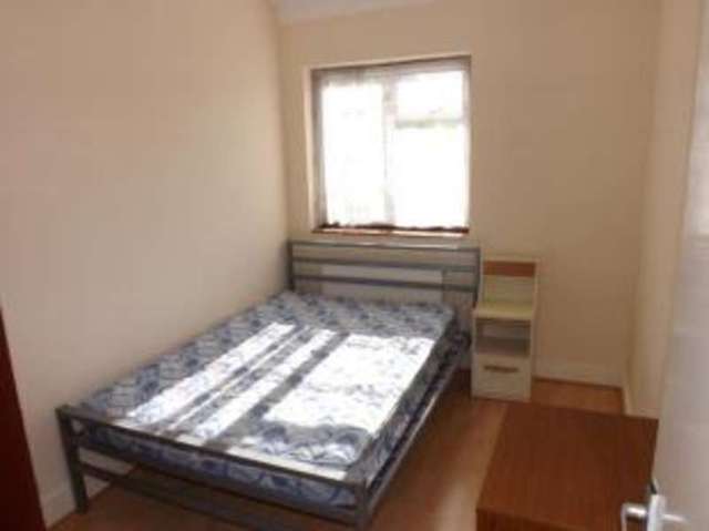  Image of 2 bedroom Flat for sale in Melville Road London E17 at London  Walthamstow, E17 6QS