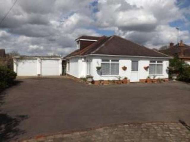  Image of 4 bedroom Bungalow for sale in London Road Aston Clinton Aylesbury HP22 at Aston Clinton Aylesbury Buckland, HP22 5LB