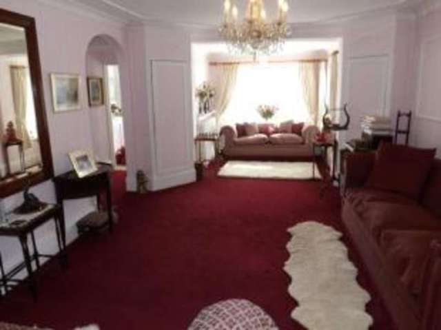  Image of 4 bedroom Bungalow for sale in London Road Aston Clinton Aylesbury HP22 at Aston Clinton Aylesbury Buckland, HP22 5LB