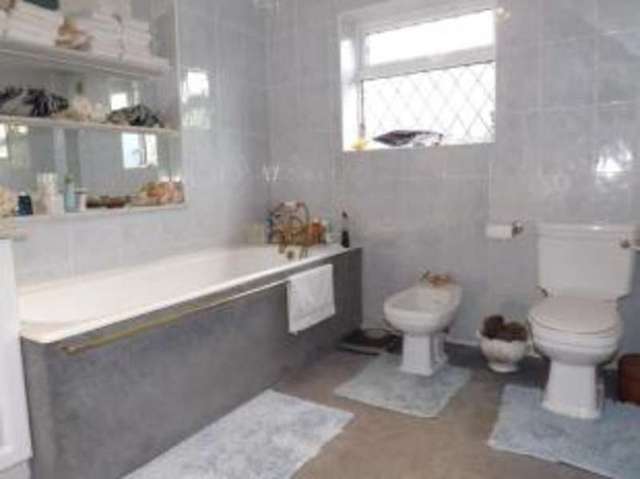  Image of 4 bedroom Bungalow for sale in London Road Aston Clinton Aylesbury HP22 at Aston Clinton Aylesbury Buckland, HP22 5LB