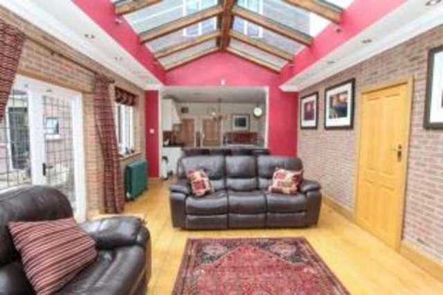  Image of 5 bedroom Detached house for sale in London Road Luton LU1 at Luton Bedfordshire Slip End, LU1 3RL