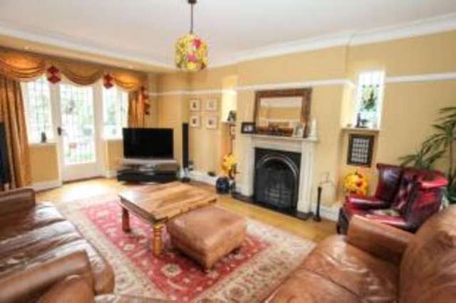  Image of 5 bedroom Detached house for sale in London Road Luton LU1 at Luton Bedfordshire Slip End, LU1 3RL