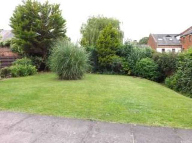  Image of 1 bedroom Flat for sale in London Road Overton Basingstoke RG25 at London Road Overton Overton, RG25 3TN