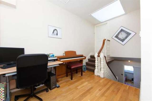  Image of 3 bedroom Flat for sale in Lower Sloane Street London SW1W at London  Sloane Square, SW1W 8BP
