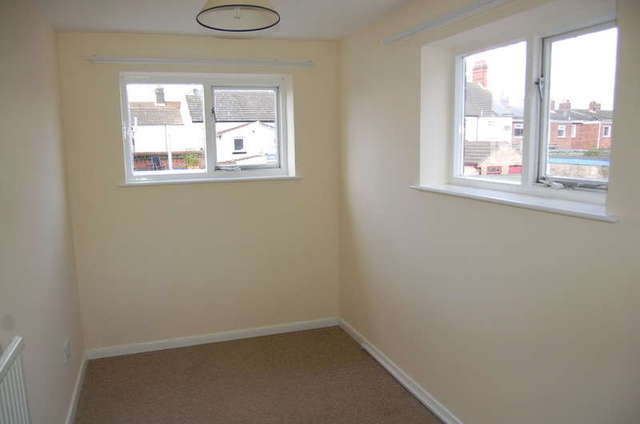  Image of 2 bedroom Terraced house to rent in Park Road Lowestoft NR32 at LOWESTOFT Lowestoft, NR32 1SP