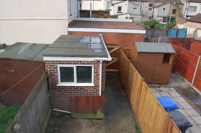  Image of 2 bedroom Terraced house to rent in Park Road Lowestoft NR32 at LOWESTOFT Lowestoft, NR32 1SP