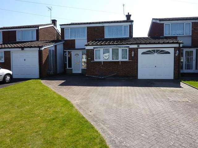  Image of 3 bedroom Detached house for sale in Lowther Road Dunstable LU6 at Kensworth Common, LU6 3LP