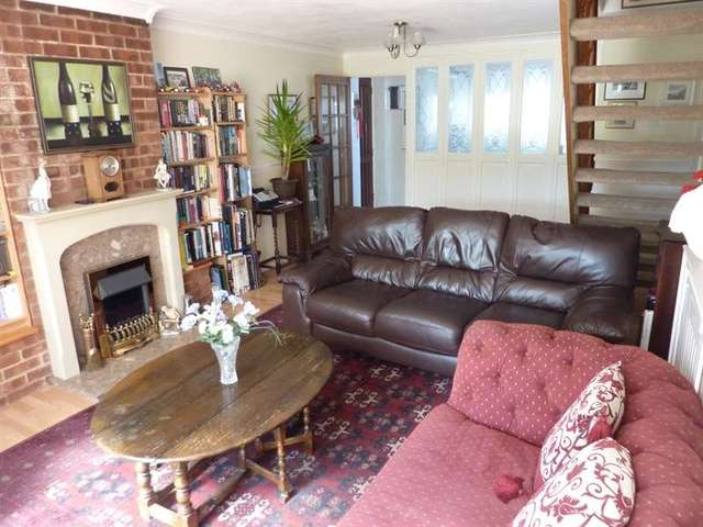  Image of 3 bedroom Detached house for sale in Lowther Road Dunstable LU6 at Kensworth Common, LU6 3LP