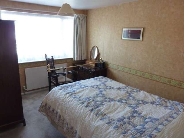  Image of 3 bedroom Detached house for sale in Lowther Road Dunstable LU6 at Kensworth Common, LU6 3LP